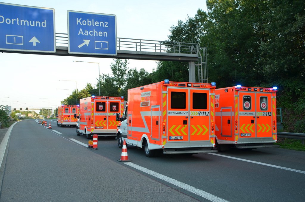 Einsatz BF Koeln Klimaanlage Reisebus defekt A 3 Rich Koeln hoehe Leverkusen P150.JPG